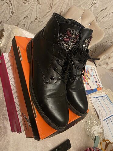 Botinka və botilyonlar: Ölçü: 40, rəng - Qara, İşlənmiş — 1