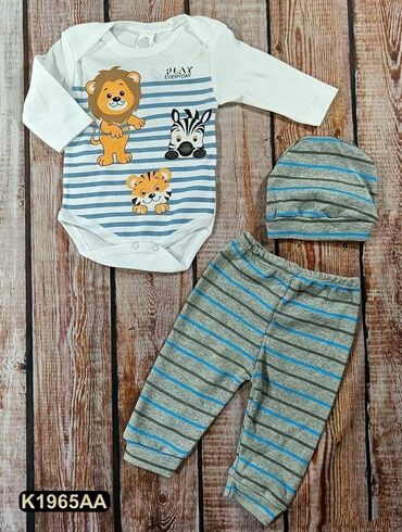 Kompleti: Veličina 62 68 74 Cena 950 din Tri kompleta cena 2000 din Slanje — 11