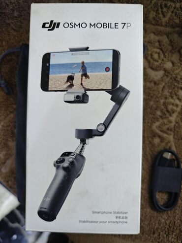 фото палка: DJI Osmo Mobile 7P - это складной 3-осевой стабилизатор для