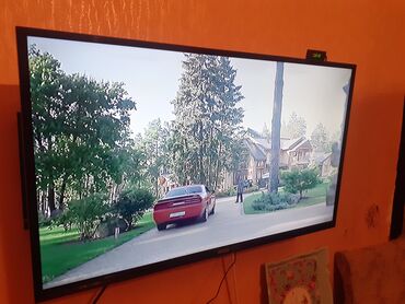 smart tv aparati: İşlənmiş Televizor Riffle DLED 83" 4K (3840x2160), Ünvandan götürmə