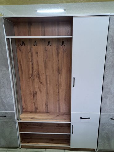 прихожий гарнитур токмок: Прихожие-модули из ЛДСП Описание: - Компактные гарнитуры для прихожей