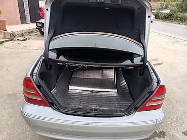 hyundai elantra 2016: Mercedes-Benz C-Class: 2.6 l | 2002 il Sedan — 9