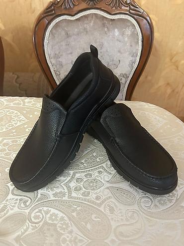 lofe: Qara rəngdə kişi loaferləri - Model: slip-on (bağsız), gündəlik və — 4