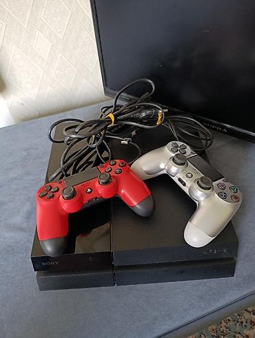 Продаю прошитую playstation 4 на 512 ГБ, с двумя джойстиками, всеми
