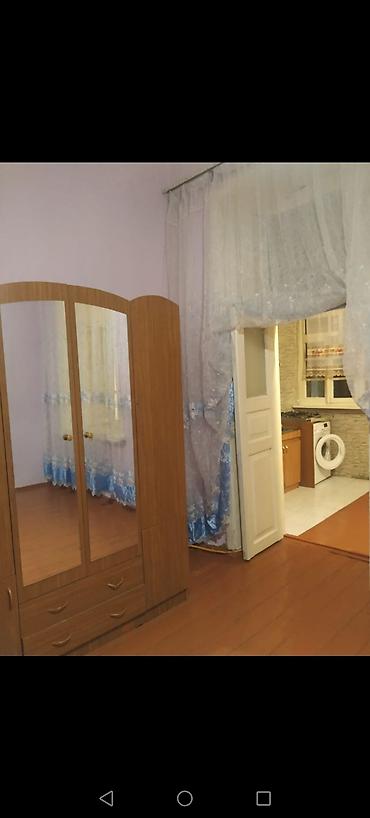 lapet senedi: – Bakıxanovda 2 otaqlı ev satılır, mətbəxi, sanitar qovşaq,. Orta — 3
