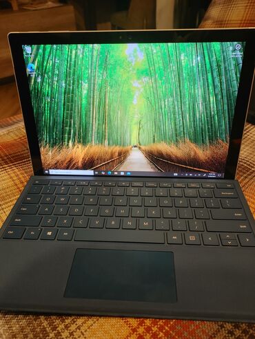 planşetlər ucuz: Microsoft Surface Pro planşeti və klaviaturası. Yüngül və portativ