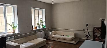 Продажа коттеджей и домов: Продаётся жилой дом с участком 4 соток. Находится в Ак Ордо 3, близко — 10