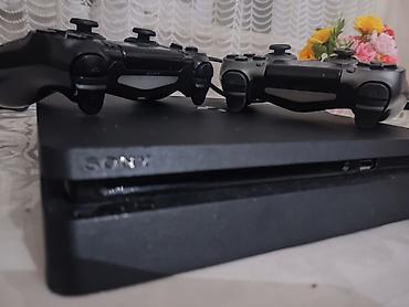 mini playstation: Sony PlayStation 4 Slim oyun konsolu Komplekt: - PS4 Slim (qara — 2