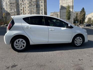 айго aygo: Toyota Prius: 2016 г., 1.5 л, Вариатор, Гибрид, Хэтчбэк