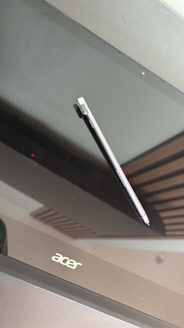 Acer: Acer noutbuk – nazik və yüngül alüminium gövdə, gümüşü rəng. - Ekran — 7