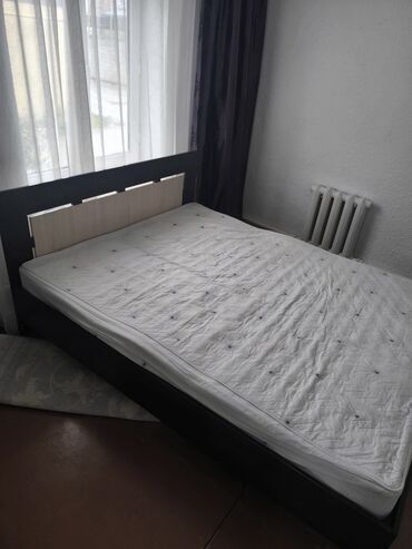 кровать для двоих: Двуспальная кровать с матрасом. - Размер спального места