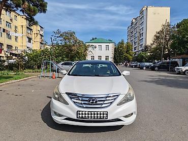 keys sat: Hyundai Sonata sedan – ağ rəng, zərif və dinamik dizayn. Xarici: - — 1