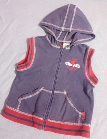 Jakne, kaputi i prsluci: Lot prsluka/bezrukavnika za decu: Svi modeli su lagani i praktični za — 9