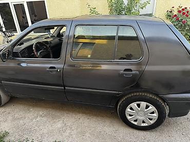 голыф 4: Volkswagen Golf: 1993 г., 1.6 л, Механика, Бензин, Хэтчбэк — 3