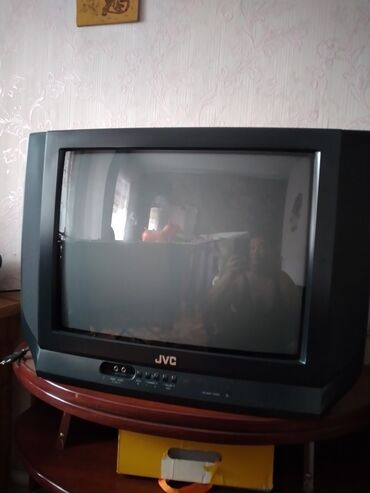 скупка нерабочих телевизоров: Продаю телевизор с тумбочкой 4000 сом за всё
