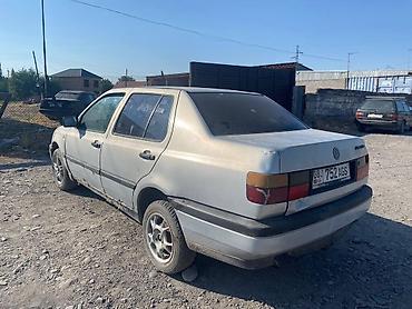 Транспорт: Volkswagen Vento: 1995 г., 1.8 л, Механика, Бензин, Седан — 3