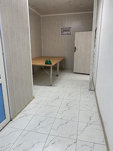 Аренда зданий: Сдаются помещении, 1 этаж 80кв.м 2 этаж 80кв.м г. Кара Балта улица — 3