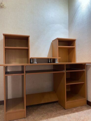 мебель для коридора: Продается КОМПЬЮТЕРНЫЙ СТОЛ 
цена: 4000