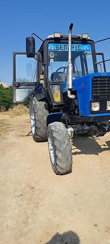 Traktorlar: Belarus MTZ 821 traktor - Rəng: mavi, kabinli - 4x4 (ön aparıcı — 2