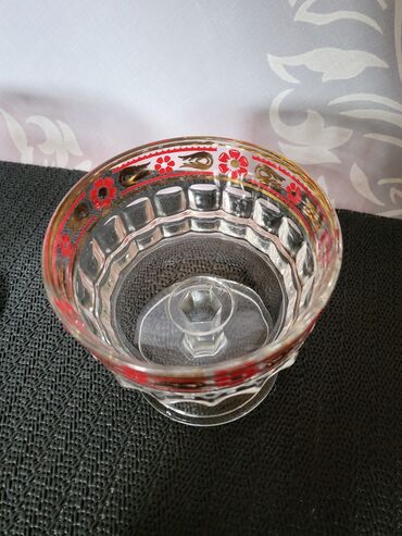 Čaše: Case nove italijanske za vino 70te. Sve na casama odsjaj od svetla na lalafo.rs — 9 Čaše: Case nove italijanske za vino 70te. Sve na casama odsjaj od svetla — 9