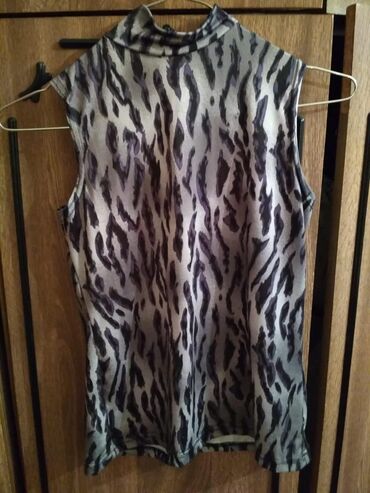 Köynək və bluzalar: Koftaların hər biri 1 manatdan, razmer S(36). Ünvan Azadlıq -da lalafo.az — 4 Köynək və bluzalar: Koftaların hər biri 1 manatdan, razmer S(36). Ünvan Azadlıq — 4