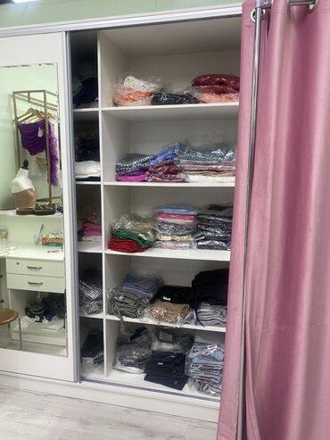 Бутики: Сдаю Бутик, 22 м², Дордой Плаза, С ремонтом, Действующий, С оборудованием — 8