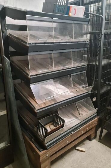 Полочные витрины: Şəffaf şüşə ön panelləri olan bu çoxfunksiyalı topdan satış dispenser