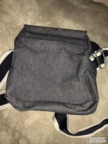 Ostala muška odeća: Original KANGOL torbica Dimezije 20cm x 25cm, debljina 5cm Unutra — 5