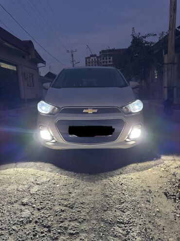 Chevrolet Spark: 2016 г., 1 л, Автомат, Бензин, Хэтчбэк