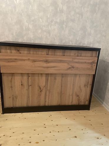 vitrin dekor: Parfüm mağazası üçün vitrinq və kassir stendi dəsti - Stil — 4