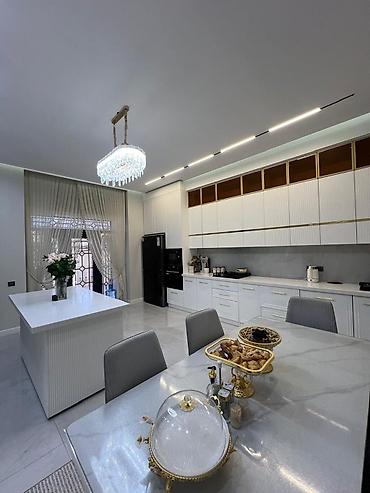 Продажа коттеджей и домов: 🏡 Продается особняк в районе Арча-Бешик! ✨ 📍 Участок — 6 соток 📐 — 17