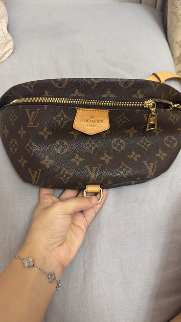 qaşlı çanta: Çiyin çantası, Louis Vuitton, Yeni