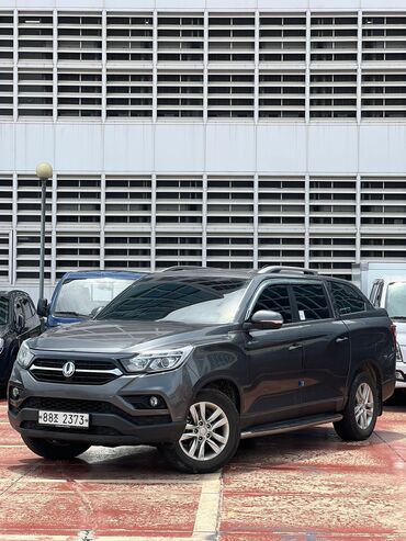 подножка мерс: Пикап SsangYong Rexton Sports в темно-сером цвете с двойной кабиной и