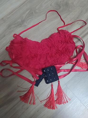 Korseti: Prodajem brushalter- top,crveniruže u srcuprelepo stoji,ima tri — 7