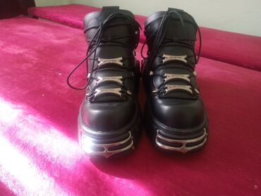 подросковые обувь: Ботинки и ботильоны 39, цвет - Черный