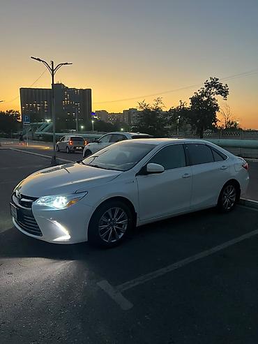 ev: Toyota Camry: 2016 г., Гибрид, Седан — 2