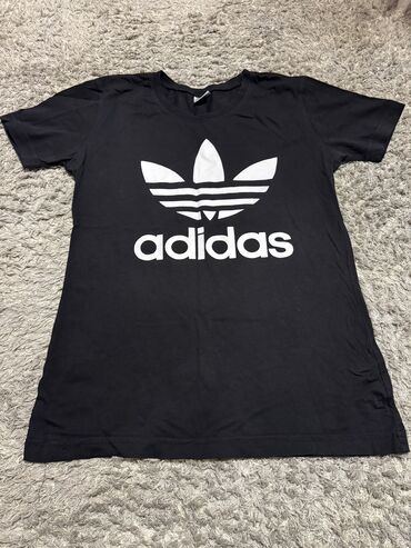 red bull majica: Adidas, S (EU 36), M (EU 38), L (EU 40), bоја - Crna