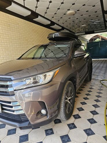 семиместные машины: Toyota Highlander: 2018 г., 3.5 л, Автомат, Бензин, Внедорожник