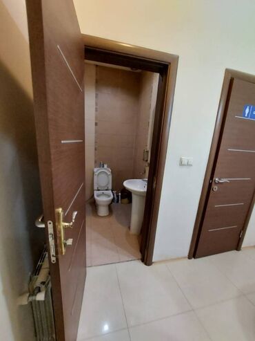 Digər kommersiya daşınmaz əmlakı: Xətai rayonu, Gəncə prospekti (piyadaların və maşınların çox keçişli -da lalafo.az — 12 Digər kommersiya daşınmaz əmlakı: Xətai rayonu, Gəncə prospekti (piyadaların və maşınların çox keçişli — 12