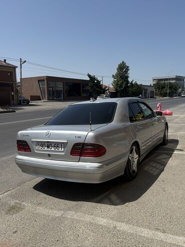 Mercedes-Benz: Mercedes-Benz E 270: 2.7 l | 2001 il Sedan — 5