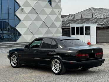 бу авто в кредит без первоначального взноса рядом просп. жибек жолу, бишкек: BMW 5 series: 1988 г., 2.5 л, Механика, Бензин, Седан
