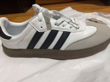 Səndəl və şəp-şüplər: 41 nömrə adidas samba 40azn e alinib 20ye satılır 1defe