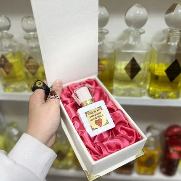 Hədiyyələr: Hədiyyəlik ətir qutusu seti - Zərif hədiyyə qutusu: İç hissəsi atlas — 1