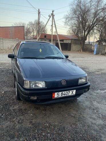 арзан машиналар: Volkswagen Passat: 1988 г., 1.8 л, Механика, Бензин, Седан