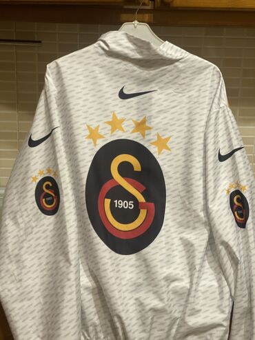 Спортивные костюмы: Galatasaray yagmurlug L razmer endirim olunar