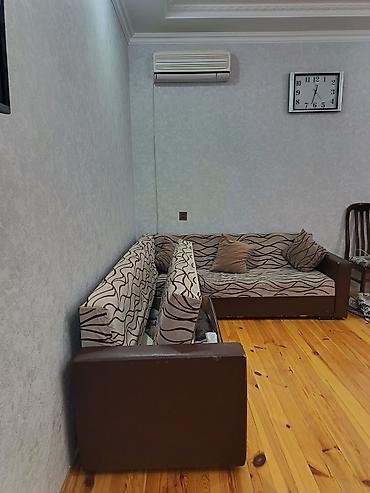 Divanlar: Bazalı künc divan yaxşı veziyyetdedi uzunu 2.50,eni 2 metrdi — 2