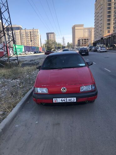 пижо машина: Volkswagen Passat: 1989 г., 1.8 л, Механика, Седан