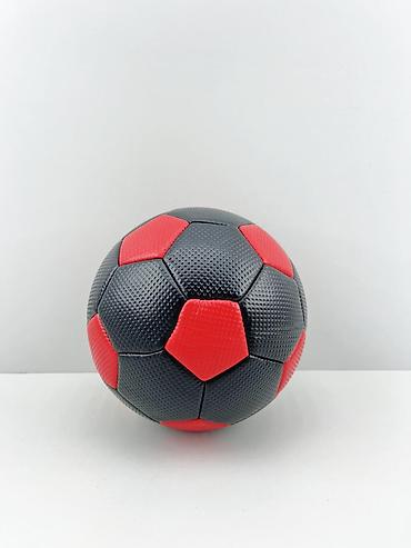 futbol corabı: №: 8686 Məhsulun adı: Futbol üçün top, qara/qırmızı, ölçü 3 Brend: No — 2