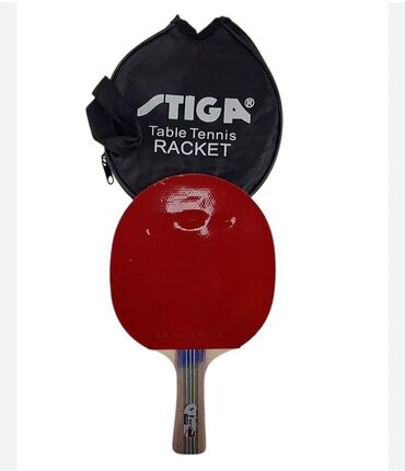 Əlcəklər: Stiga brendinin qırmızı rəngdə masaüstü tennis raketi. Raketin tək