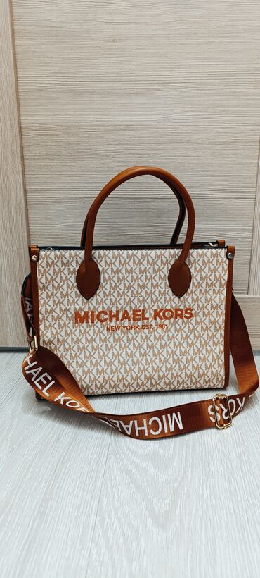 Классические сумки: Классическая сумка, Michael Kors, Регулируемый ремень, Женские, Новый at lalafo.kg Классические сумки: Классическая сумка, Michael Kors, Регулируемый ремень, Женские, Новый